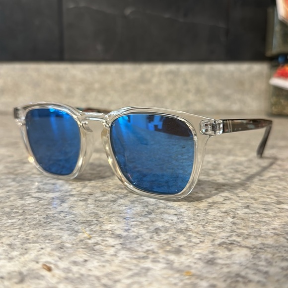 Blenders Eyewear - Picture 2 of 4